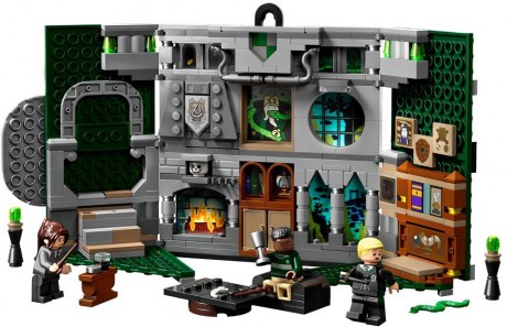 Lego Harry Potter 76410 Slytherin House Banner-1